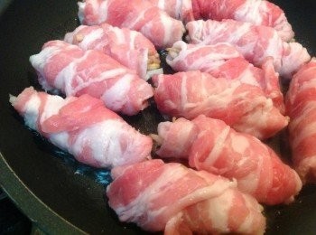 step2: 煎香肉捲
