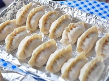 step6: 波波餃--其實應該是蛤蠣餃，但不像..餡料不夠飽滿