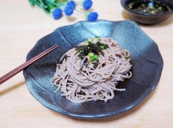 step3: 完成後盛盤，可沾醬汁享用或拌入麵裡享用(開心即可) <span class="group_2">調味</span>時開水使用依使用醬油濃淡自行調整， 因各家品牌醬油味道不一，用嘴巴試最準喔。