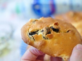 step5: 我的手做餅乾成功囉! (結晶細冰糖顆粒較大，部分沒有化掉，反而有意外的風味顆粒口感喔!)