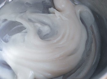 step2: 麵糊漸變濃稠，攪拌至有條紋出現便可，離火，待涼備用 （可預早一天煮<span class="group_1">湯種</span>，存放入雪櫃備用）