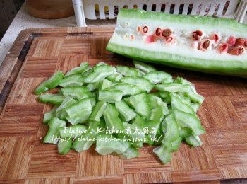 step1: 涼瓜去襄洗淨切細薄片