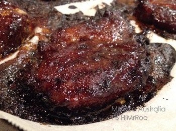 step5: 至於個蜜汁:
就咁用支裝蜜糖係已經焗熟左既叉燒上淋或者搽, 覆蓋整個叉燒面就得, 至於正宗酒樓蜜汁如果大家好有興趣又唔怕煩的, 請留言, 咁我先再覆啦, 費事搞亂大家.