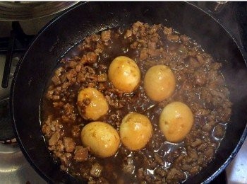 step5: 滷肉配上白飯、粉麵或淋上烚菜上都非常好食！