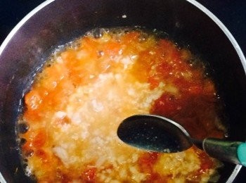 step3: 加適量水煮至軟身，再下免治豬肉同煮至熟。