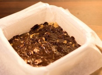 step7: 拌好後放入已鋪牛油紙之容量內盡量鋪平