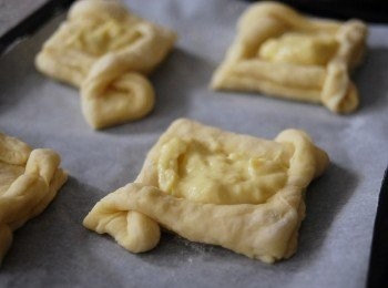 step7: 在方形位置塗滿卡士達醬pastry cream