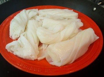 step2: 陳村粉弄開後放大碟上備用。