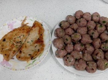 step6: 如不喜歡濕吃，可把所有鮫魚肉落鑊，用鑊鏟壓平煎香，再切條上碟，實甘香可口。