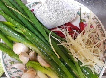 step2: 辛香料與滷包備妥