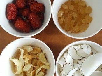 step3: 百合洗淨, 用水浸泡90分鐘。