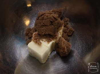 step1: 無鹽牛油室溫置軟化後加入黑糖