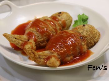 step11: 把所有甜酸汁材料煮滾，然後可按喜歡淋在芋頭魚上或蘸食。