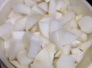 step2: 蘿蔔切好備用。