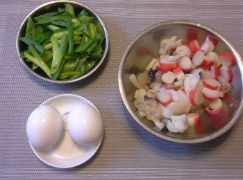 step1: 先洗乾淨所有材料，,麵粉+泡打粉篩過。