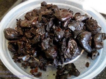 step1: 欖角及豆角洗淨，將豆角切成小段備用。