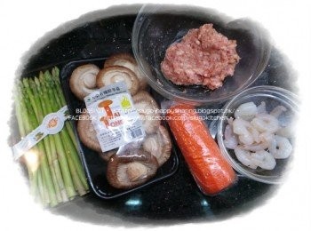 step1: 蝦醃料：鹽 1/2茶匙，胡椒粉 少許

醃料： 史雲生調味雞汁 1茶匙(可刪去)，生抽 2茶匙，紹興酒及麻油 --- 各1/2茶匙 

調味汁料：蠔油 1茶匙，雞湯 1湯匙，糖 1/2茶匙 **拌勻