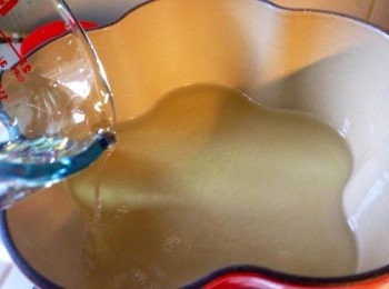 step7: 把放涼的糖水加入醋攪勻 （試味）