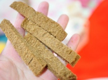 step7: 再取出黑糖蠻頭切條狀放入烤箱烤的稍微酥脆