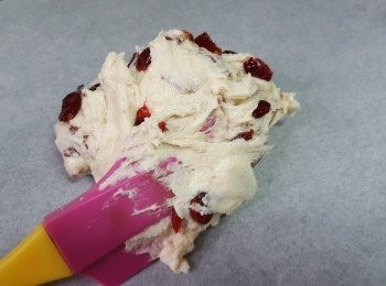 step6: 倒入牛油紙上