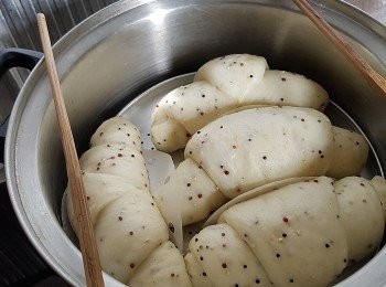 step8: 蒸好完成後包身不會有倒汗水出現,(蒸碟用具要預留大一點、這樣便可以令蒸包時有足夠空間膨脤)