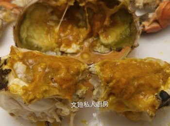 step5: 食前需去除蟹胃, 腮和蟹中心有一塊星星形物體。