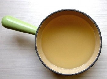 step2: 先將高湯煮開。