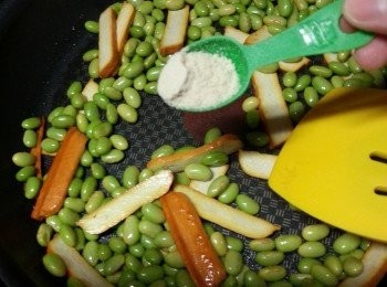 step5: 加1茶匙素雞粉炒勻