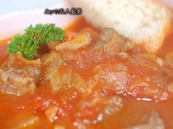 step6: 湯頭裡濃縮了蕃茄及蔬菜的鮮甜,搭配麵包一起享用最美味了~