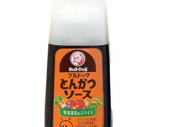 step8: 可用現成的豬排醬，自調豬排醬汁食譜： 1湯匙茄汁，2茶匙喼汁，1茶匙蠔油，1茶匙糖。將所有材料拌勻，再自己試味