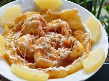 step12: 將梅膏醬沙拉擠在擺盤上層