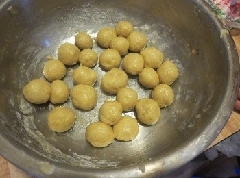 step3: 分成20多小份，搓圆，