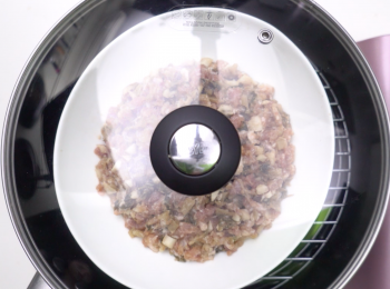 step5: 放置平底碟撥平，大火隔水蒸10-12分鐘，熄火後再焗5分鐘