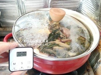 step7: 轉慢火蓋上蓋先煲30分鐘