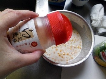 step3: 加入適量白芝麻，攪拌均勻