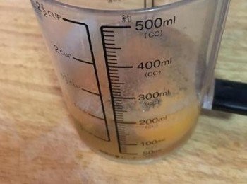 step4: 加入所有的調味料和冷開水，打勻。