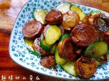 step4: 超簡單的家常料理，而且從備料到煮只要10分鐘就可完成唷，喜歡吃辣者亦可加辣更夠味