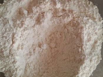 step2: 所有粉類,糖,鹽,泡打粉拌勻