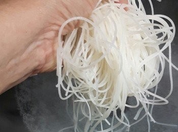 step5: 下鍋燙軟，