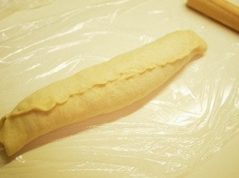 step4: 之後捲起及捏好收口向下, 切成3cm 左右厚