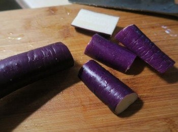 step1: 茄子切段備用
