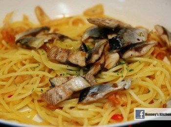 step10: 煮至汁收後, 秋刀魚回鍋, 加入Parsley炒勻即可上碟享用~