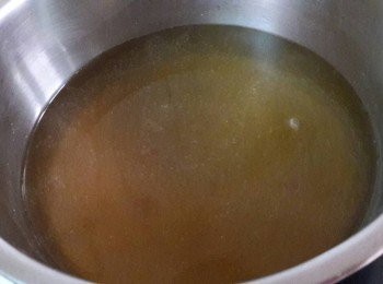 step4: 高湯煮滾後加入蠔油和鹽調味