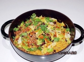 step6: 起鍋後撒上香菜及蔥花即完成。