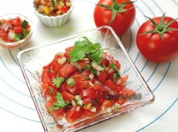 step2: 將所有材料都混合,刨一些檸檬皮及擠入檸檬汁,全部拌均勻再放冰箱冷藏30分鐘以上使之入味。食用時可用玉米片或麵包(法棍)切片一起享用,美味又爽口。