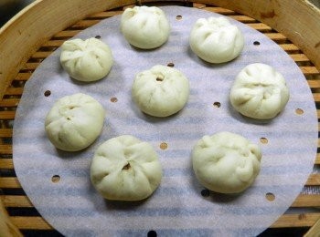 step8: 將包好的包子放入蒸籠內，16個剛好擺2籠