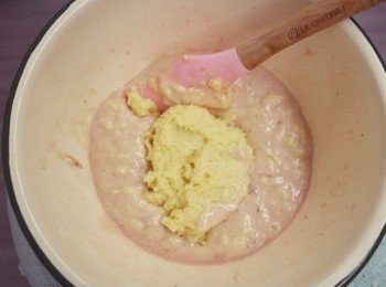 step8: 接著將剩餘麵糊倒入拌約1~2次即可。