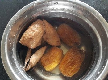 step2: 蜜棗，果皮用清水浸泡