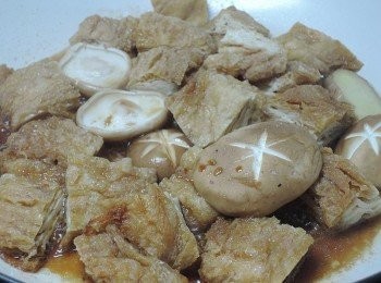 step4: 下調味料，讓醬汁吸入豆包內