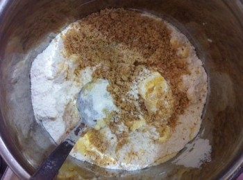 step3: 最後加入打碎的核桃，攪拌均勻。